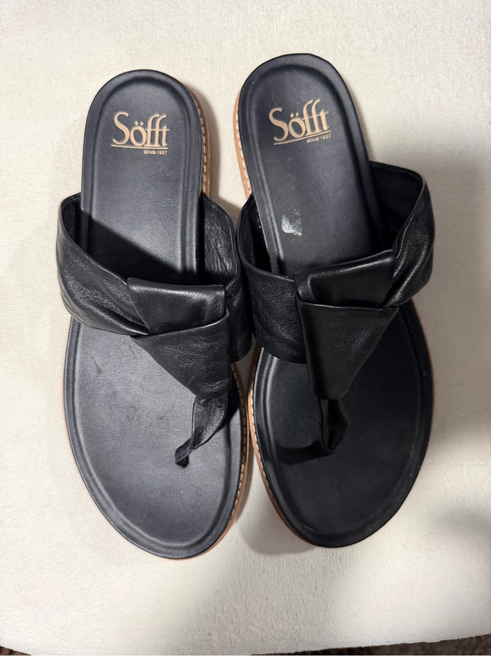 Söfft Black Knotted Toe-Thong Sandals